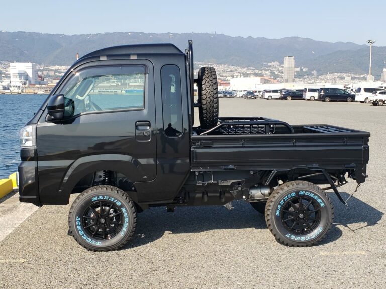 2022 Daihatsu Hijet Jumbo Xtreme, 5-Speed with High/Low Range Diff Lock in Black