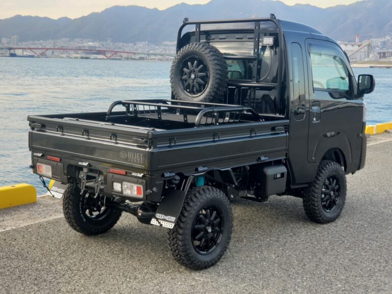 2022 Daihatsu Hijet Jumbo Xtreme, 5-Speed with High/Low Range Diff Lock in Black
