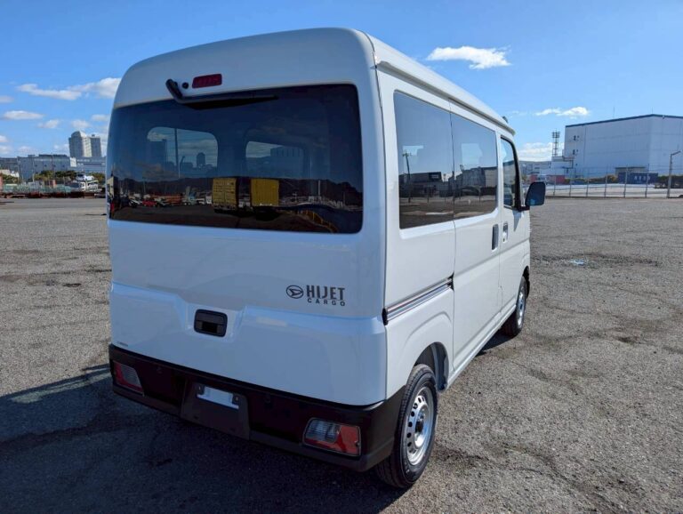 2025 Daihatsu Cargo/Passenger Van – White