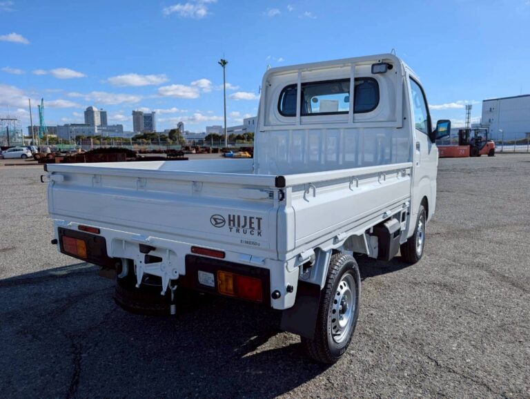 2025 Daihatsu Regular Cab Auto – White