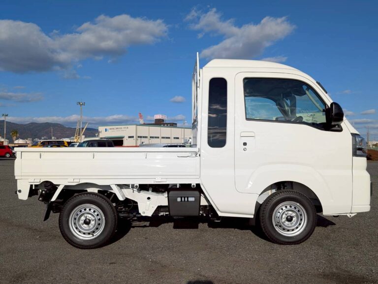 2025 Daihatsu Hijet Jumbo Auto – White