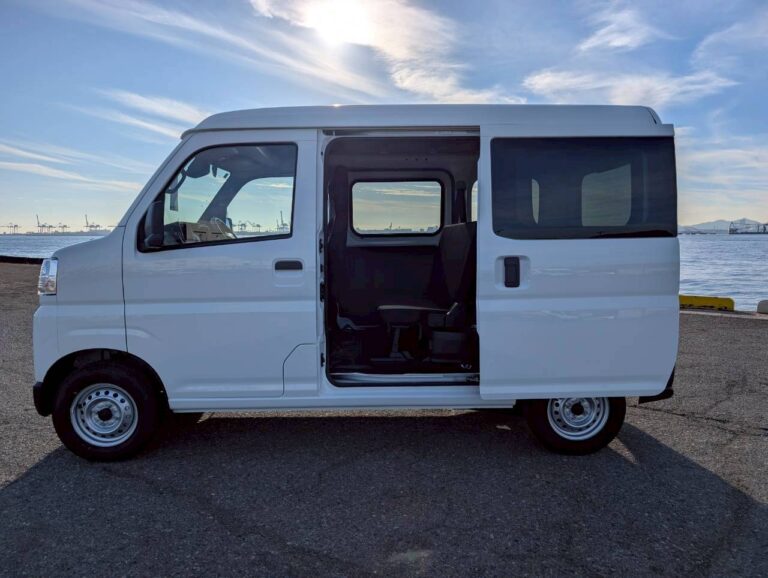 2025 Daihatsu Cargo/Passenger Van – White