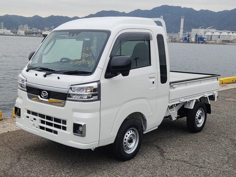 2025 Daihatsu Hijet Jumbo Auto – White