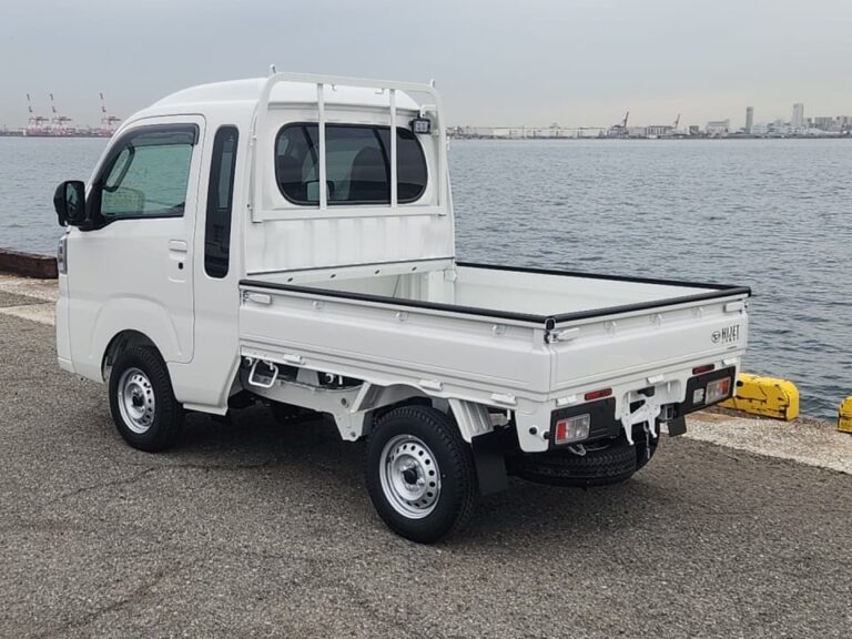 2025 Daihatsu Hijet Jumbo Auto – White