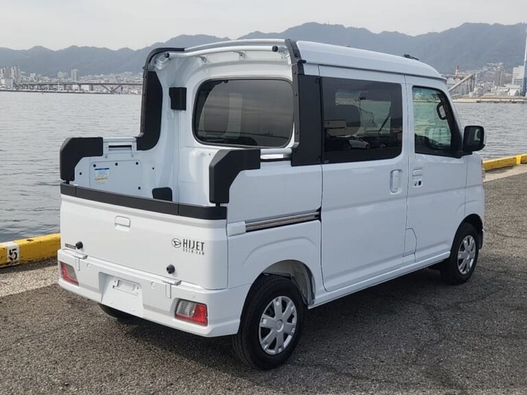 2025 Daihatsu Hijet Deck Van Auto – White